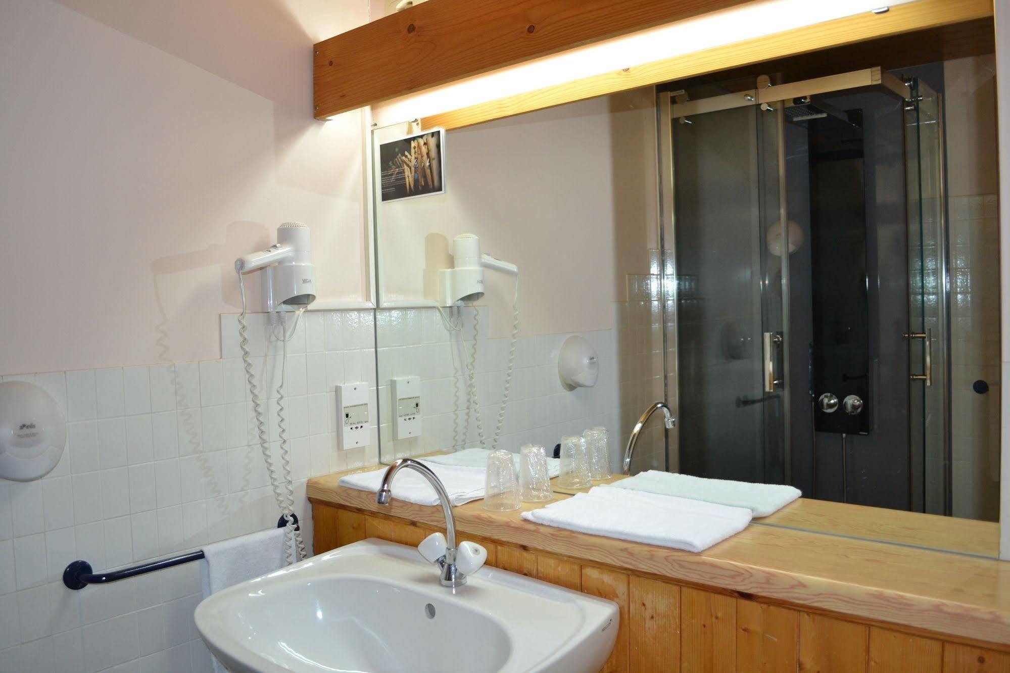 Hotel Du Golf رْوان المظهر الخارجي الصورة